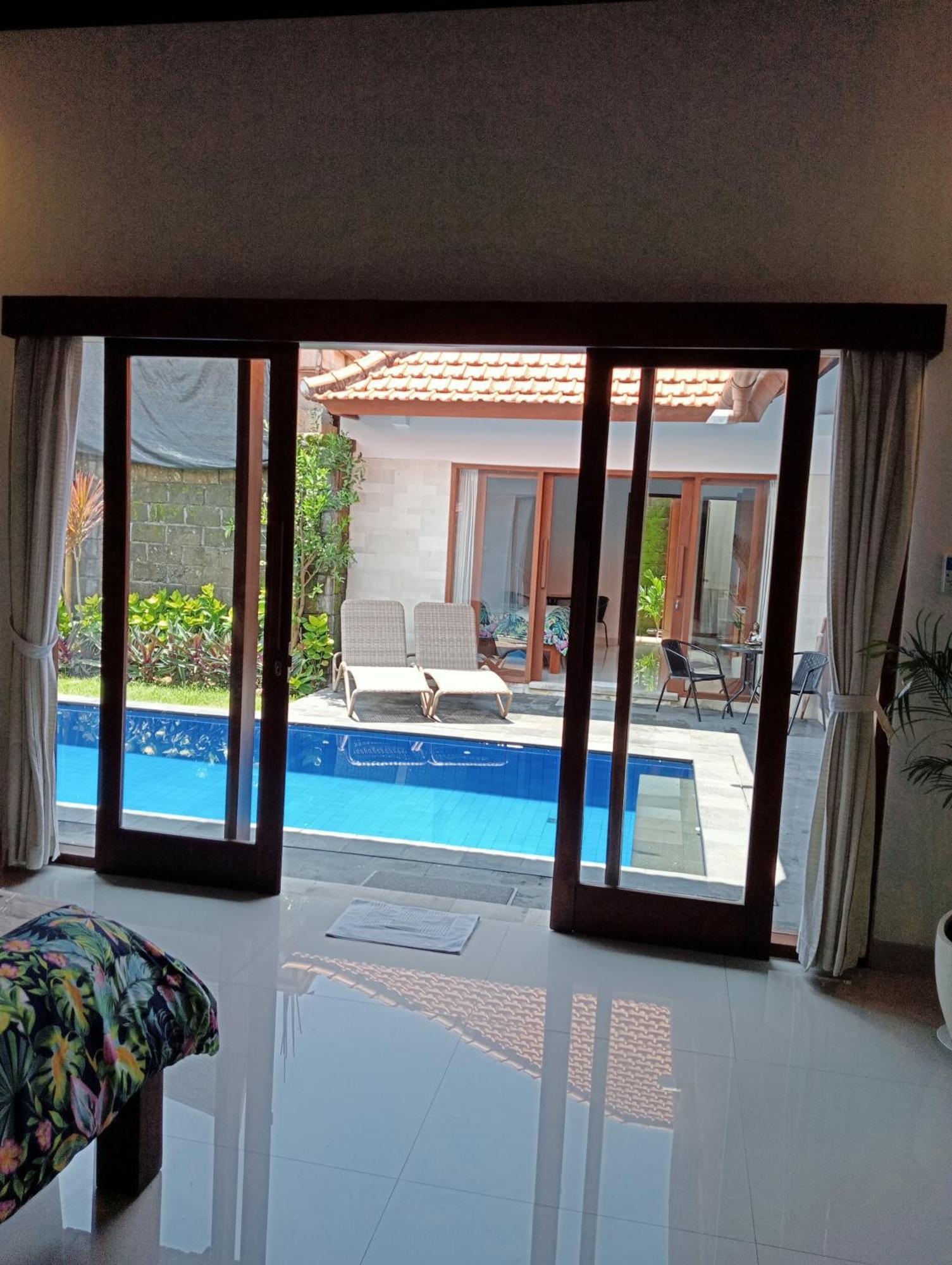 Pondok Indah Villa Ujung Luaran gambar